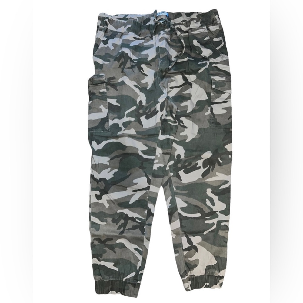 Camouflage pull-on pants